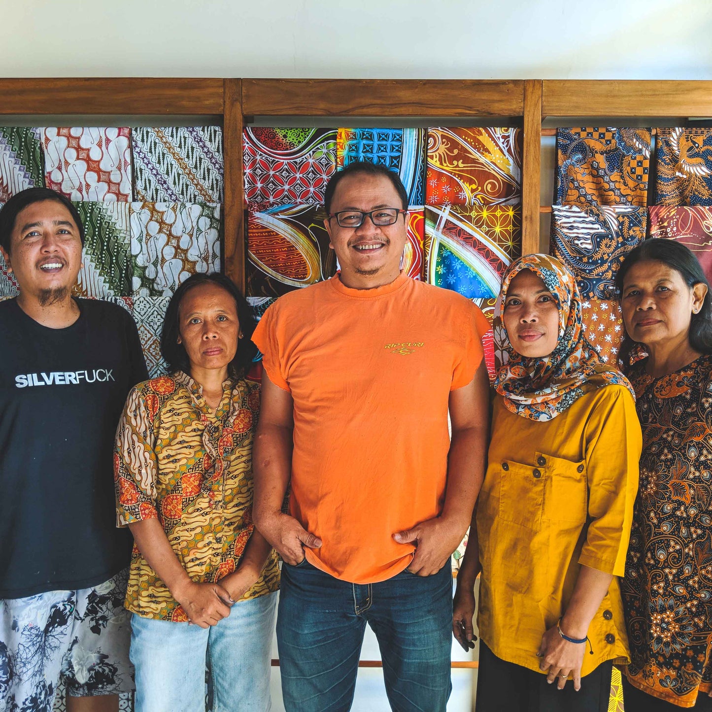 tip me - Sri, Yatmi & the Batik Makers of Surakarta